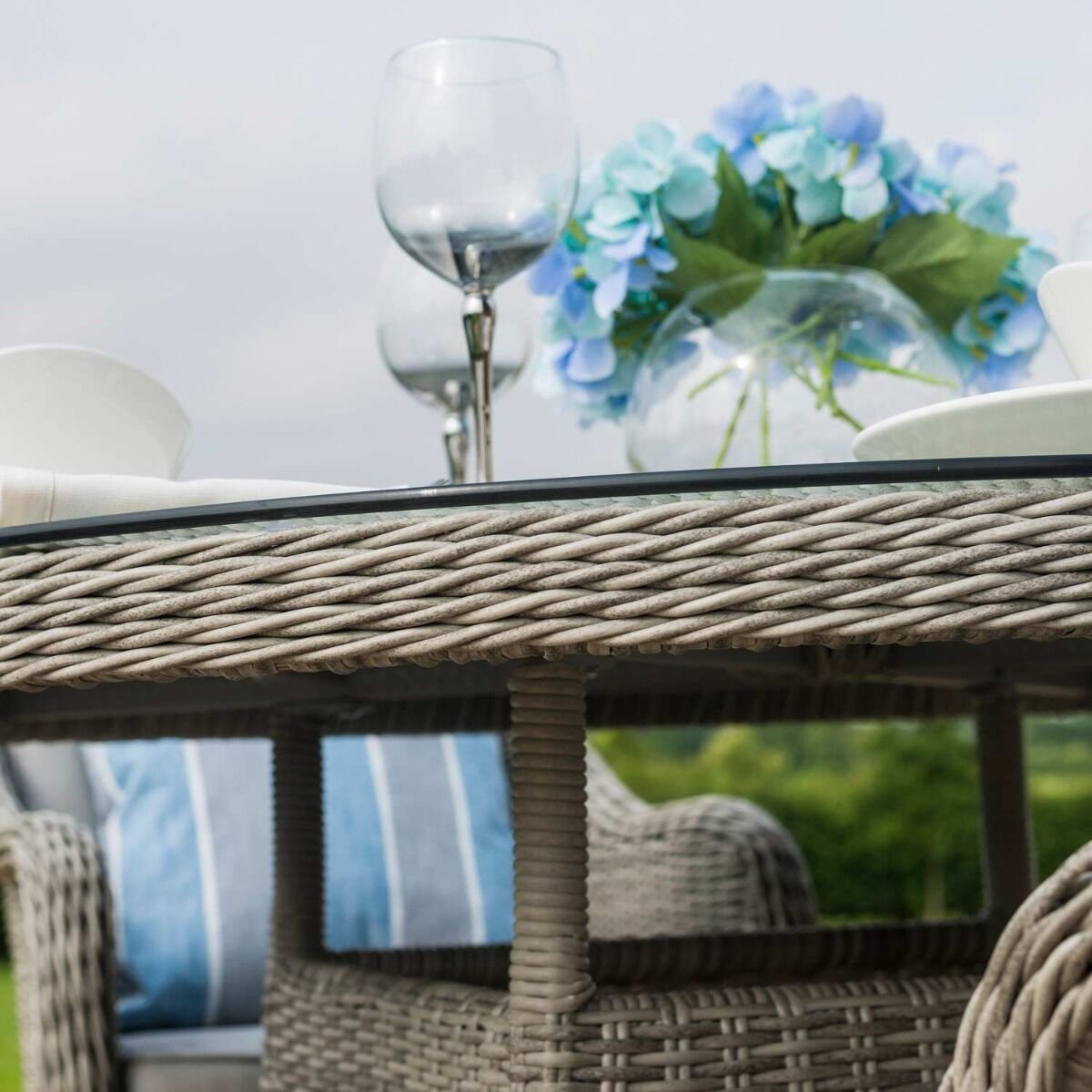 Oxford Heritage 4 Seat Round Rattan Dining Set - Image 5